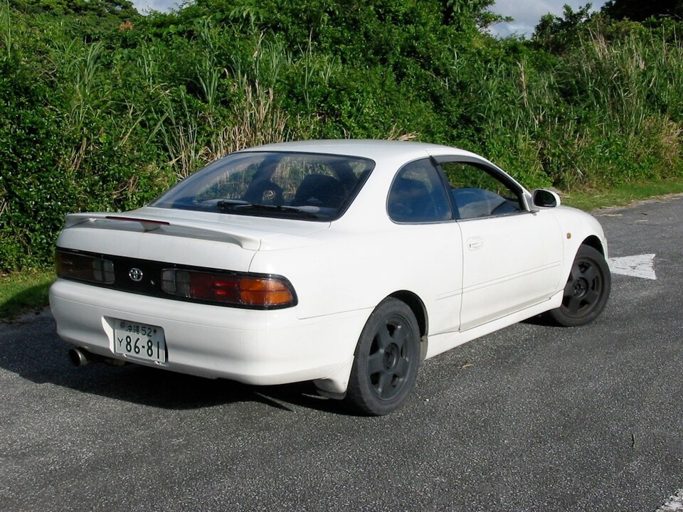 トヨタ カローラレビン／スプリンタートレノ AE101 の後方写真