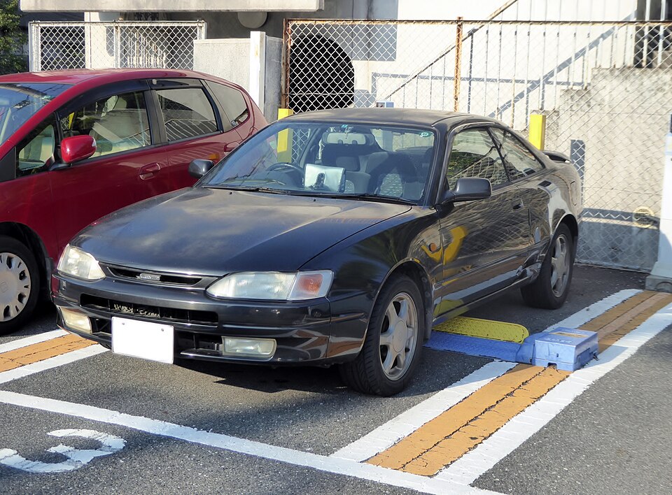トヨタ カローラレビン／スプリンタートレノ AE111 の外観写真