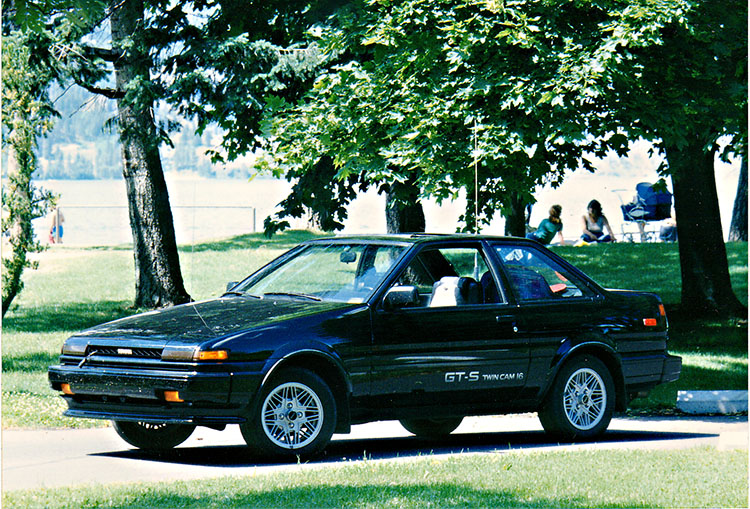 トヨタ カローラレビン/スプリンタートレノ AE86 の外観写真
