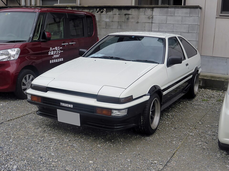 トヨタ カローラレビン/スプリンタートレノ AE86 の正面写真