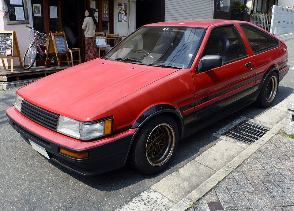トヨタ カローラレビン/スプリンタートレノ AE86 の正面写真