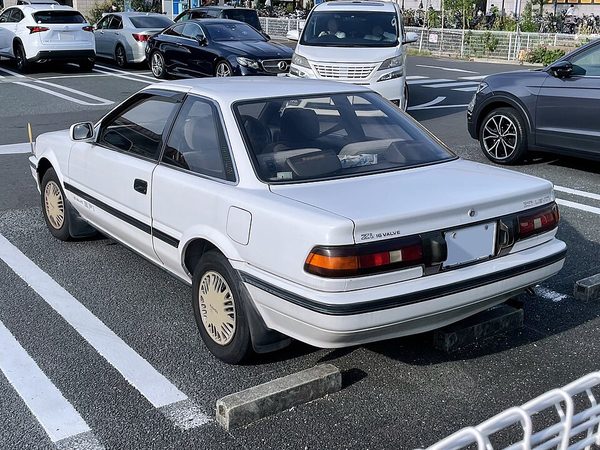 カローラレビン/スプリンタートレノ AE92 の後方写真