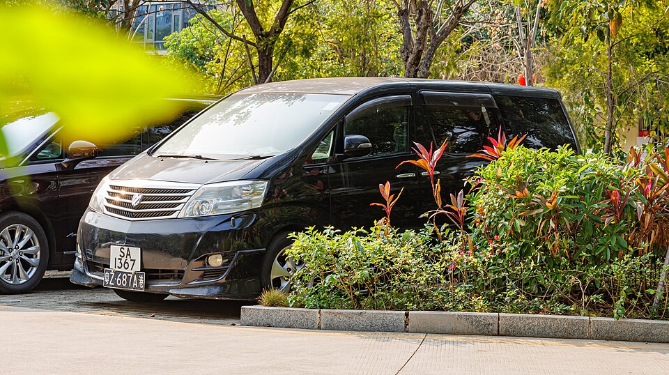 トヨタ アルファード 初代 の外観写真