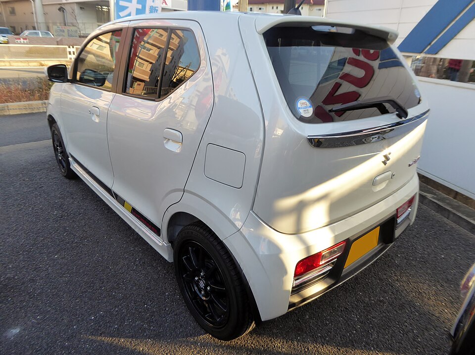 スズキ アルト 8代目 ワークス の後方写真