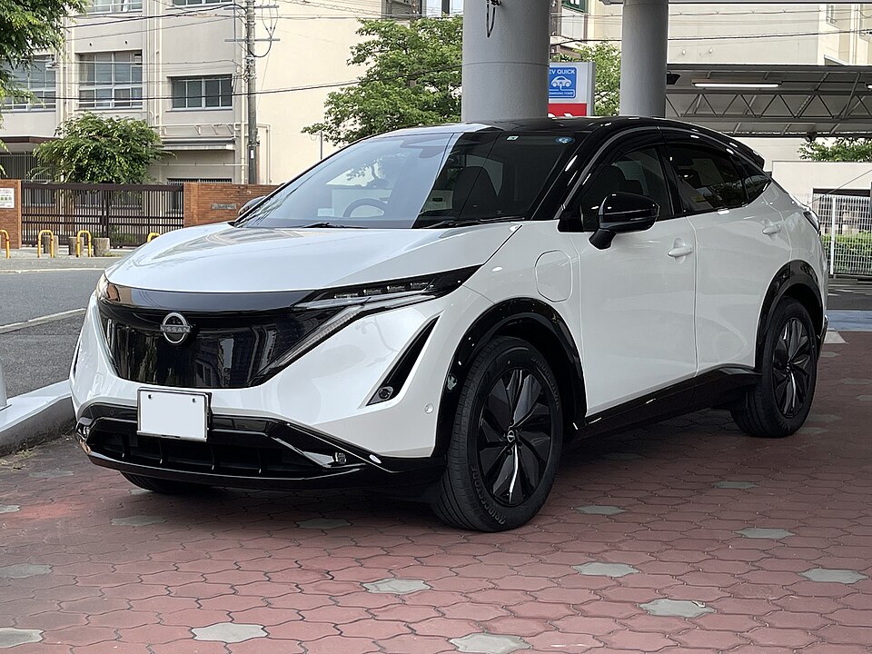 日産 アリア 初代 の正面写真
