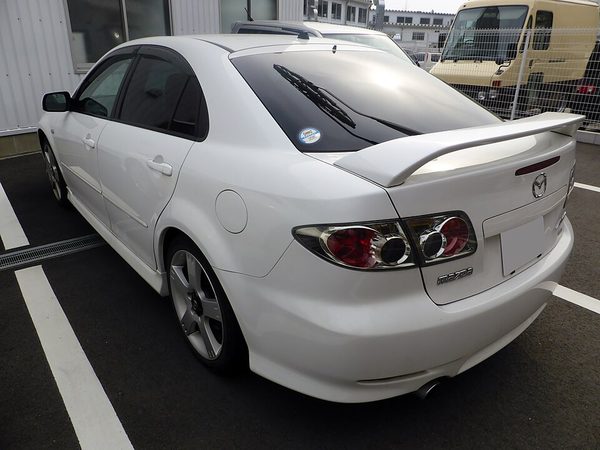アテンザ/MAZDA6 初代 の後方写真