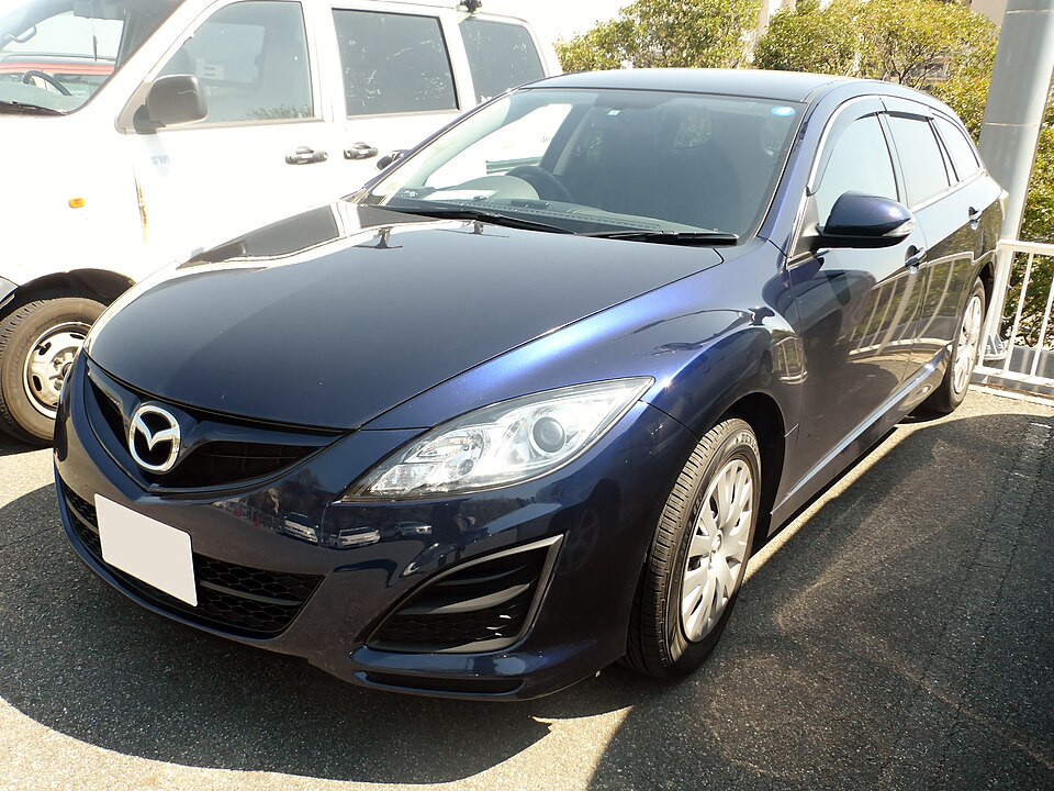 マツダ アテンザ／MAZDA6 2代目 の斜め前写真