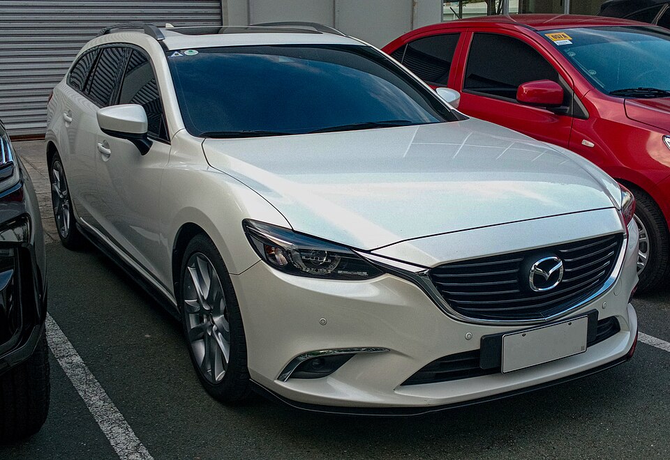 マツダ アテンザ／MAZDA6 3代目 の斜め前写真