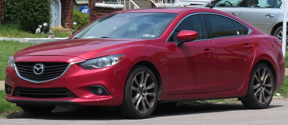 マツダ アテンザ／MAZDA6 3代目 の斜め前写真