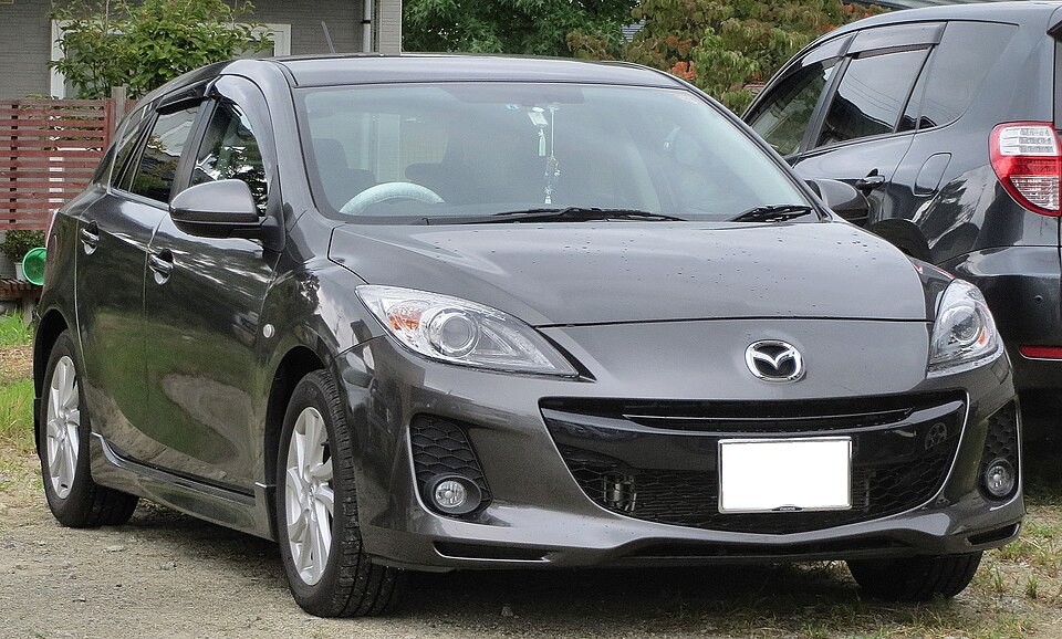 マツダ アクセラ／MAZDA3 2代目 の正面写真