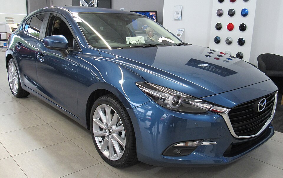 マツダ アクセラ／MAZDA3 3代目 の正面写真