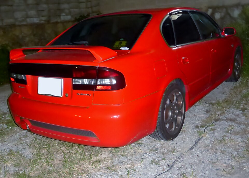 スバル レガシィ B4 初代 の後方写真