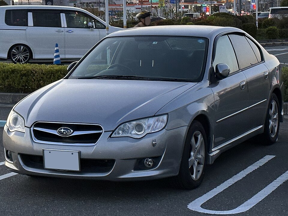 スバル レガシィ B4 2代目 の正面写真