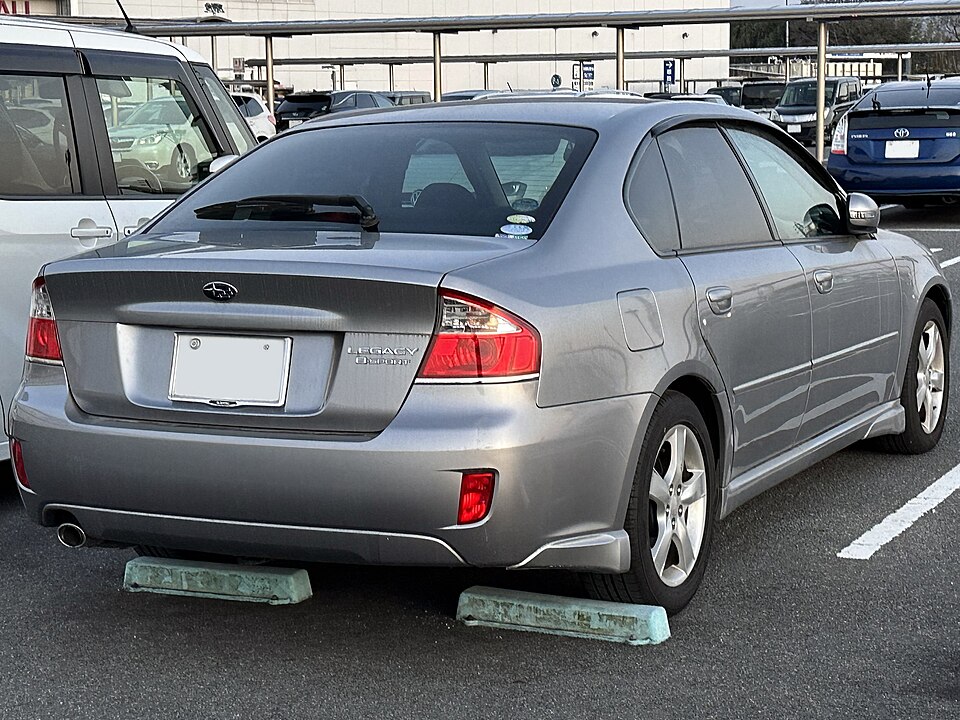 スバル レガシィ B4 2代目 の後方写真