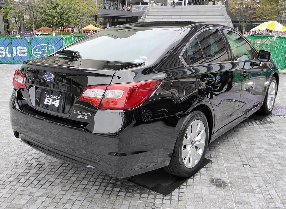 スバル レガシィ B4 4代目 の後方写真