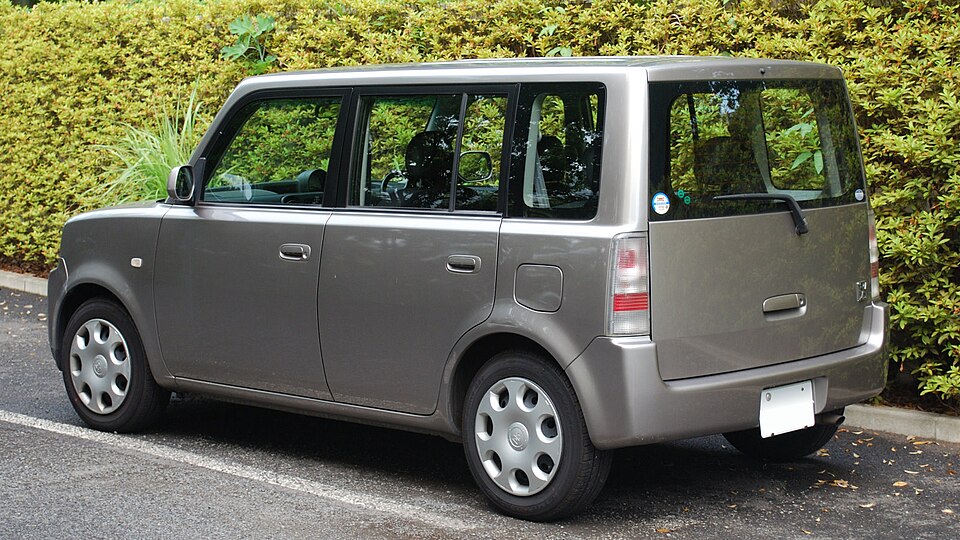トヨタ bB 初代 の外観写真