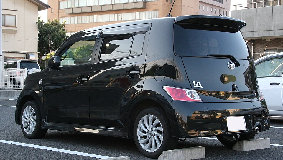 トヨタ bB 2代目 の後方写真