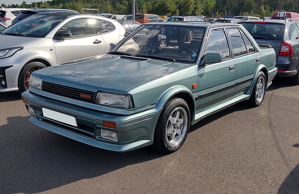 日産 ブルーバード 8代目 の正面写真
