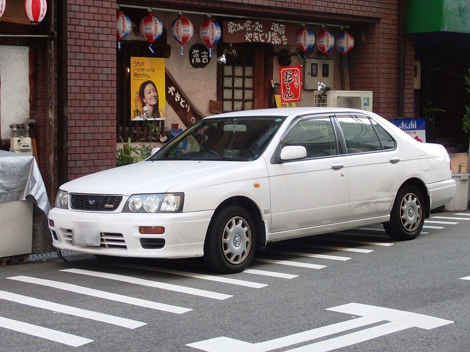 日産 ブルーバード 10代目 の正面写真