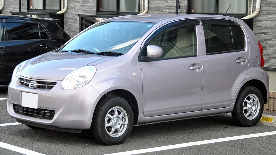 ダイハツ ブーン 2代目 の横写真