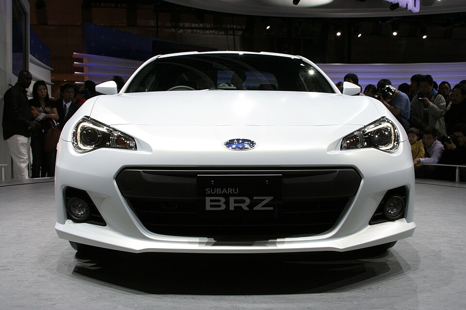 スバル BRZ 初代 の正面写真