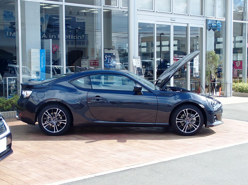 スバル BRZ 初代 の横写真