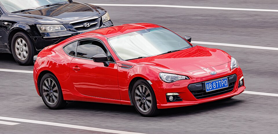 スバル BRZ 初代 の斜め前写真