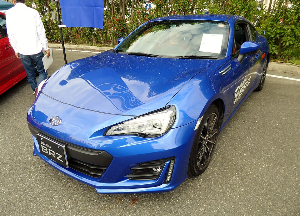 スバル BRZ 初代 の斜め前写真