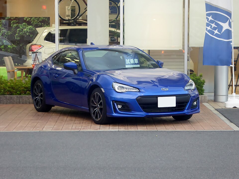 スバル BRZ 初代 の斜め前写真