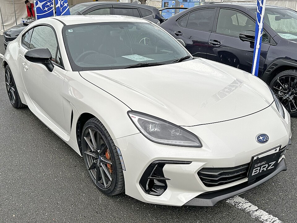スバル BRZ 2代目 の斜め前写真
