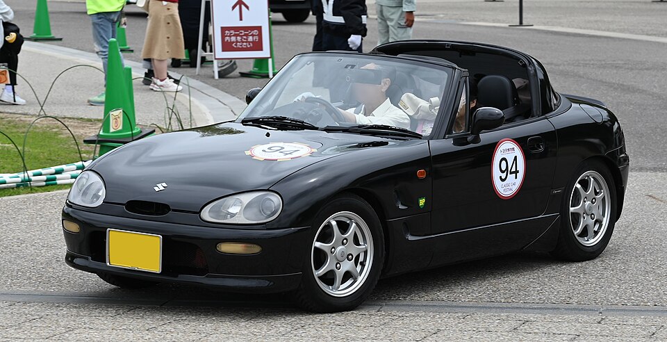 スズキ カプチーノ 初代 の斜め前写真