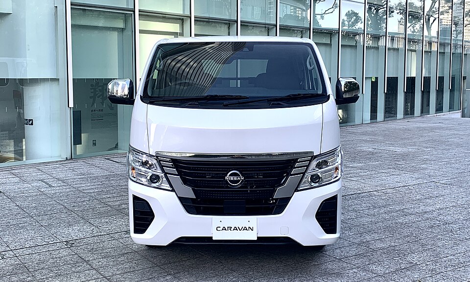 日産 キャラバン 5代目 の正面写真