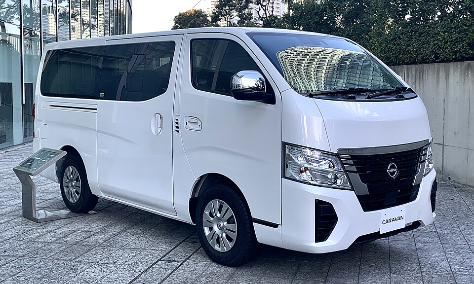 日産 キャラバン 5代目 の斜め前写真