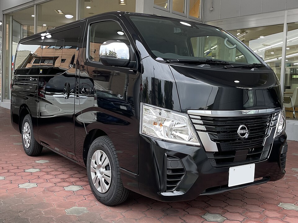 日産 キャラバン 5代目 の斜め前写真