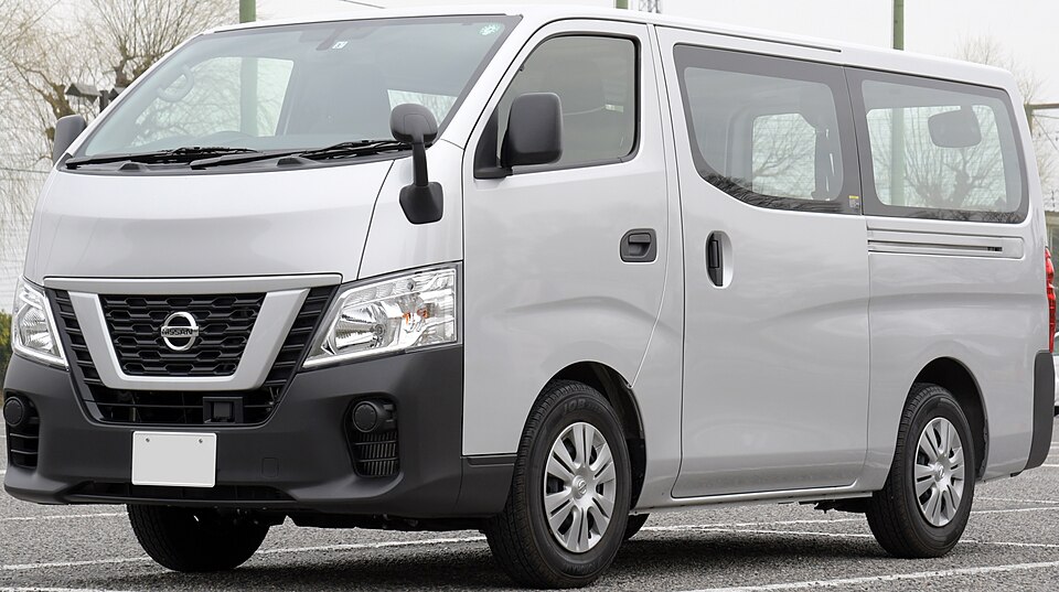 日産 キャラバン 5代目 の斜め前写真