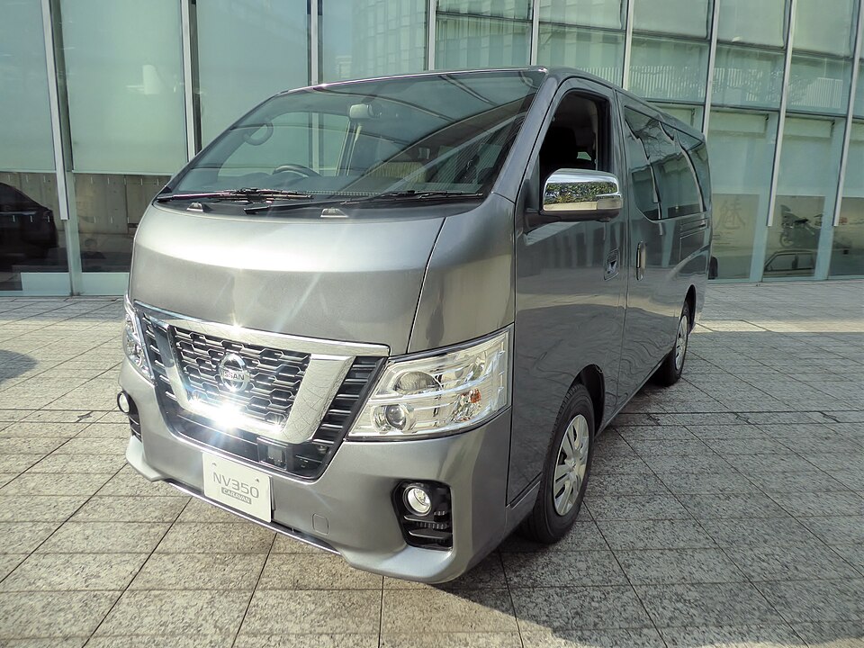 日産 キャラバン 5代目 の斜め前写真