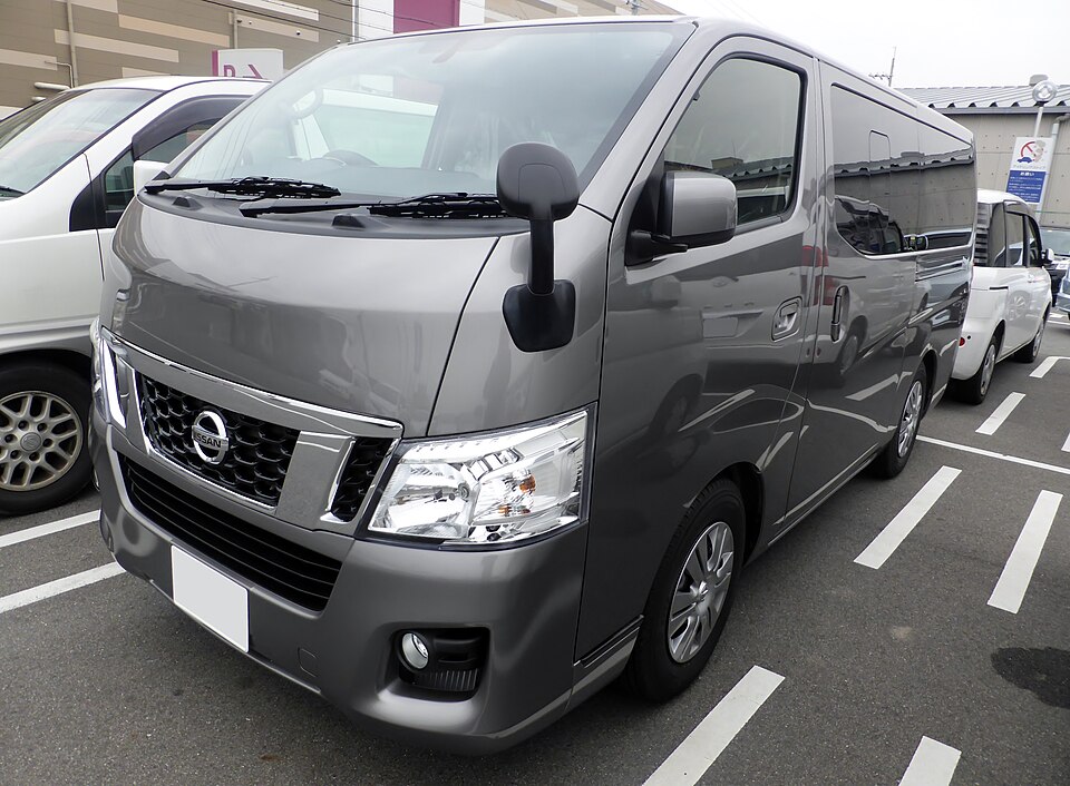 日産 キャラバン 5代目 の斜め前写真