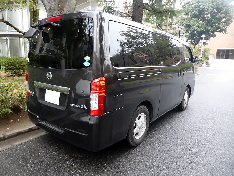 日産 キャラバン 5代目 の後方写真