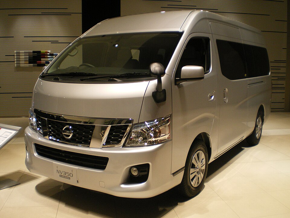 日産 キャラバン 5代目 の斜め前写真