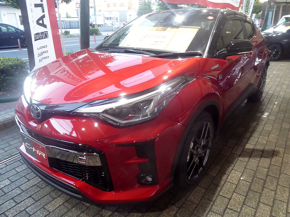 トヨタ C-HR 初代 の正面写真