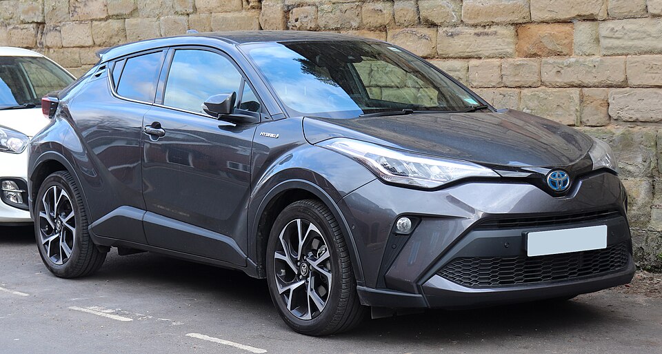 トヨタ C-HR 初代 の正面写真