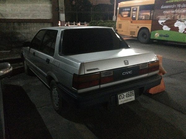 シビック 3代目 の後方写真