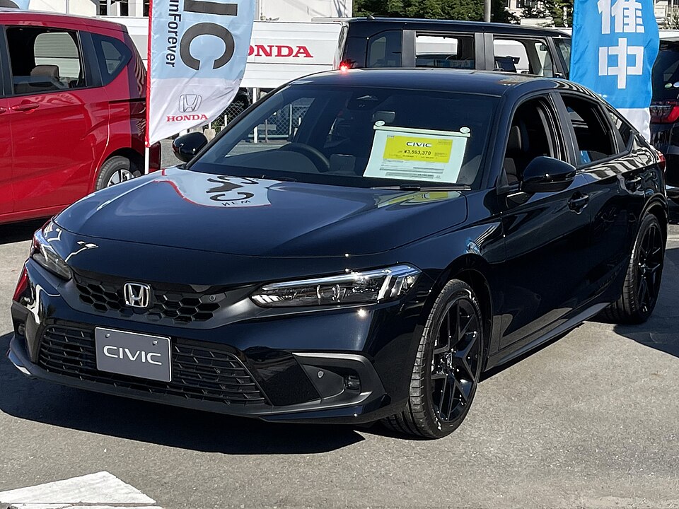 ホンダ シビック 11代目 の斜め前写真
