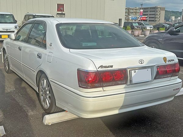 クラウン 11代目 (170系) の後方写真