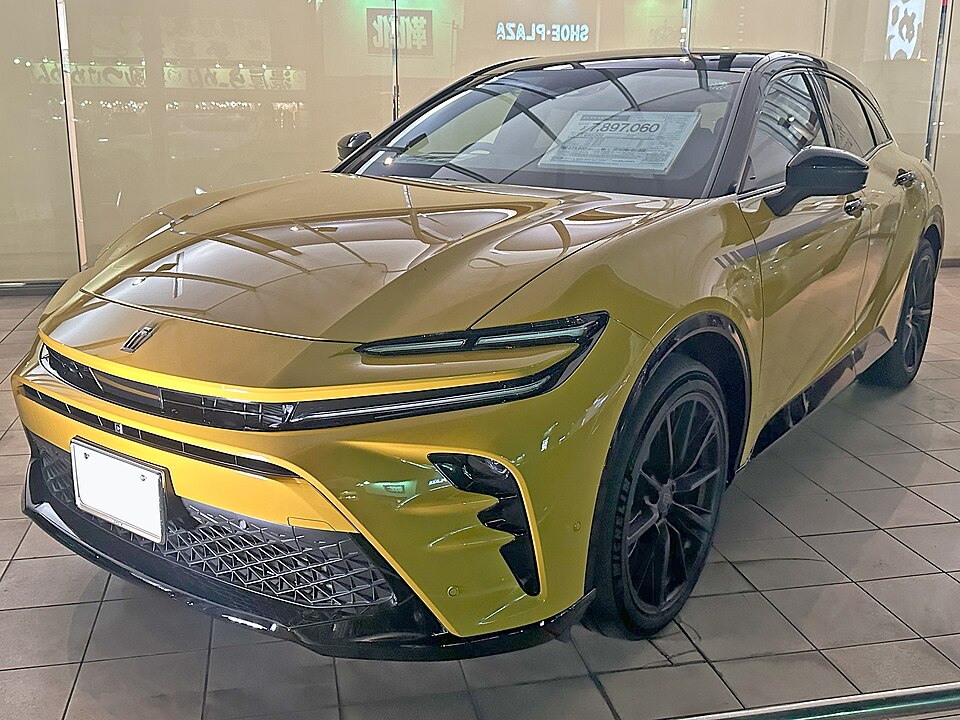 トヨタ クラウン スポーツ 初代 の斜め前写真