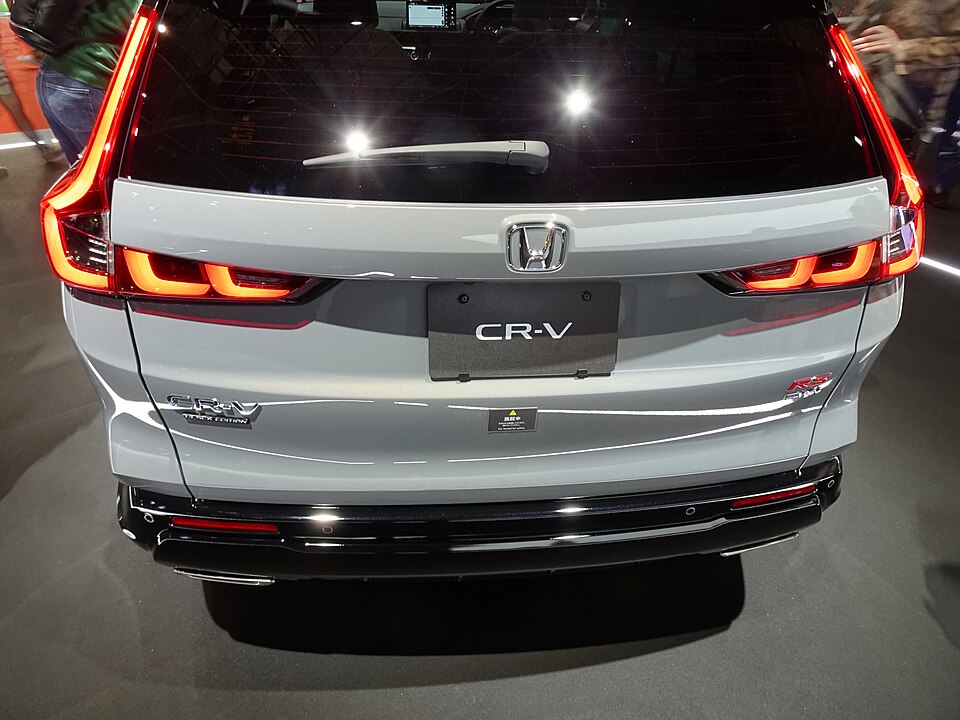 ホンダ CR-V 6代目 の後方写真