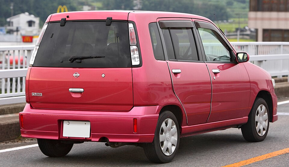 日産 キューブ 初代 の外観写真