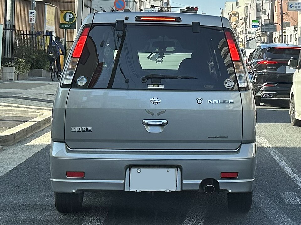 日産 キューブ 初代 の外観写真