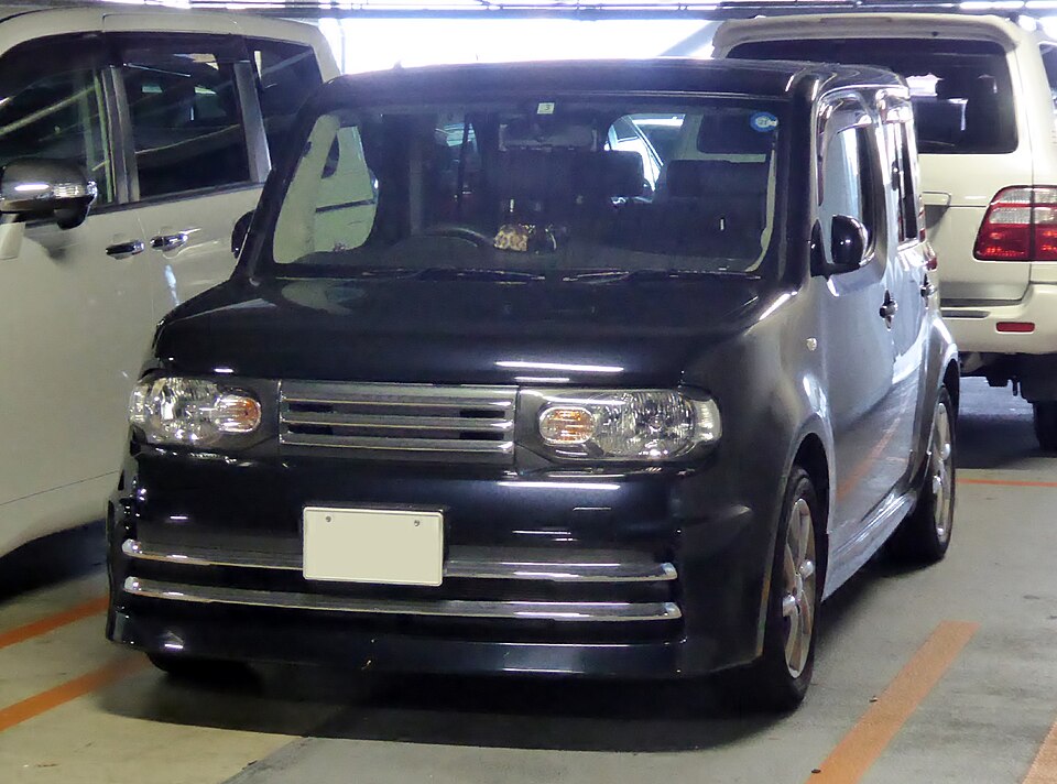 日産 キューブ 3代目 の正面写真