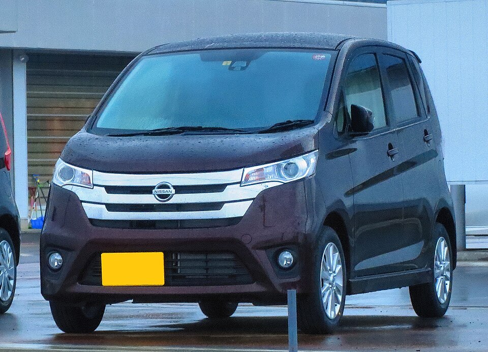 日産 デイズ 初代 ハイウェイスター の外観写真